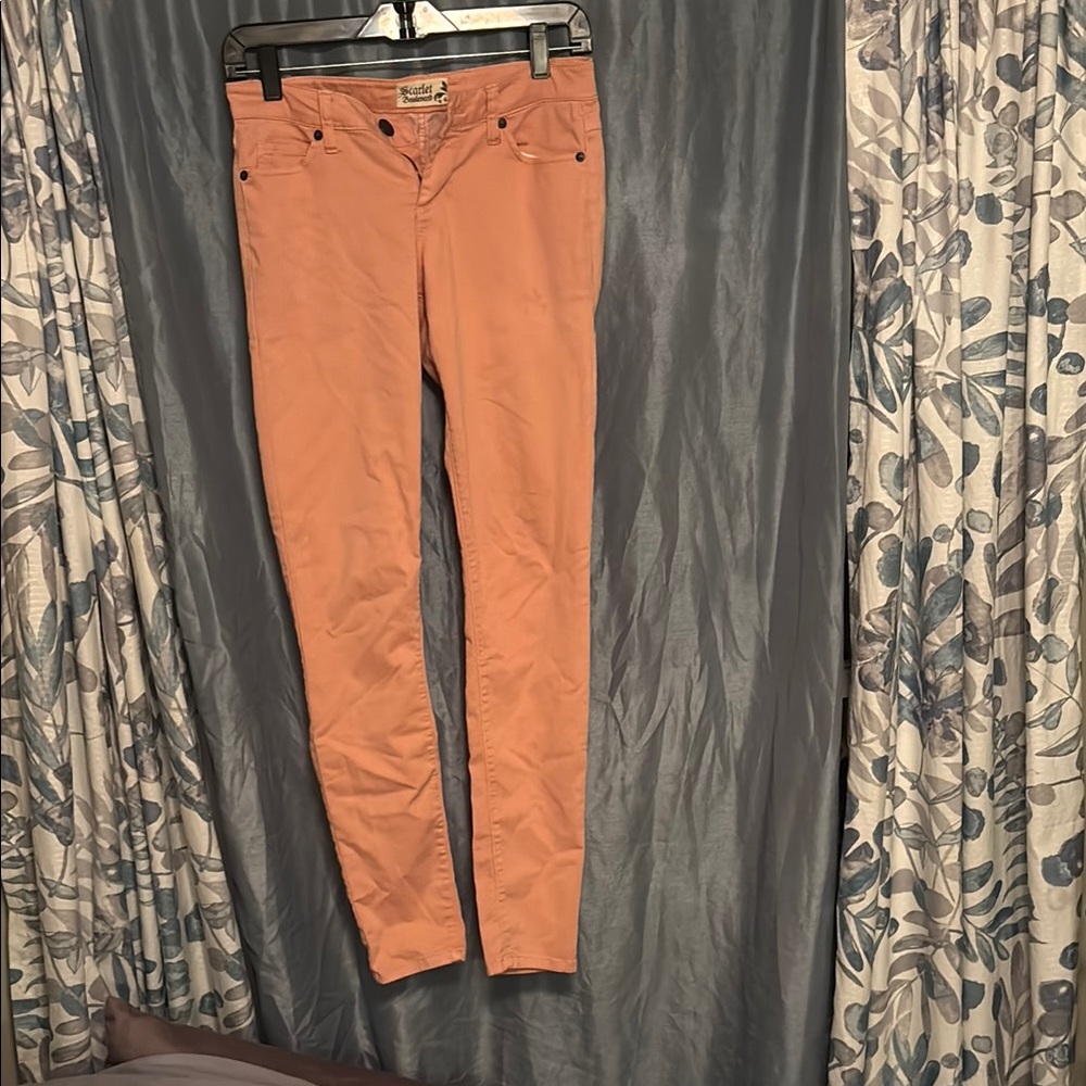 Women's Skinny Jeans in Peach
